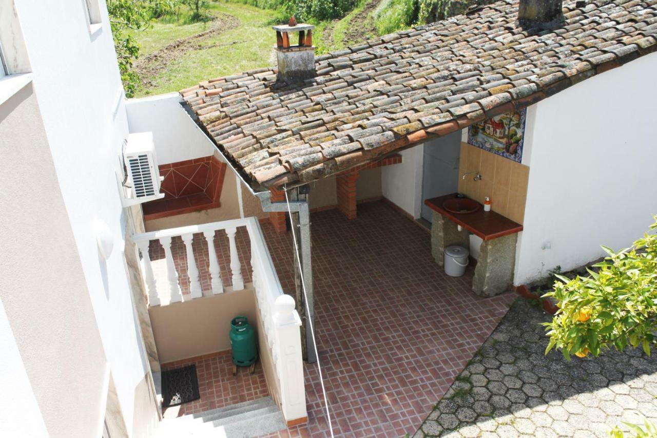 فيلا Casa Do Neto Tiago فوندَوْ المظهر الخارجي الصورة